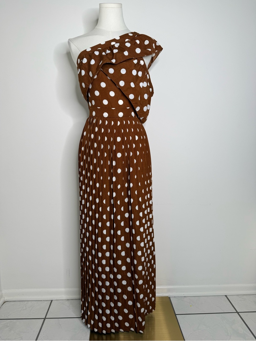 PrettyLittleThing Brown and White Polka Dot One-Shoulder Maxi Dress